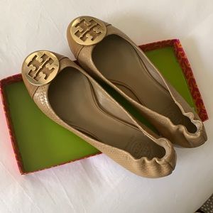 Tory Burch Tan Snakeskin Logo flats